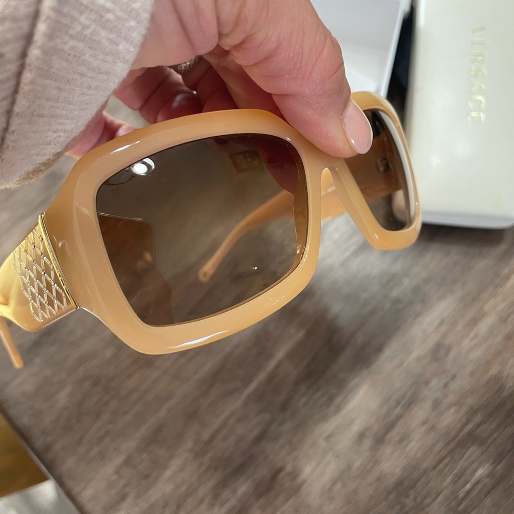 Versace Sunglasses NWOT - Picture 7 of 7